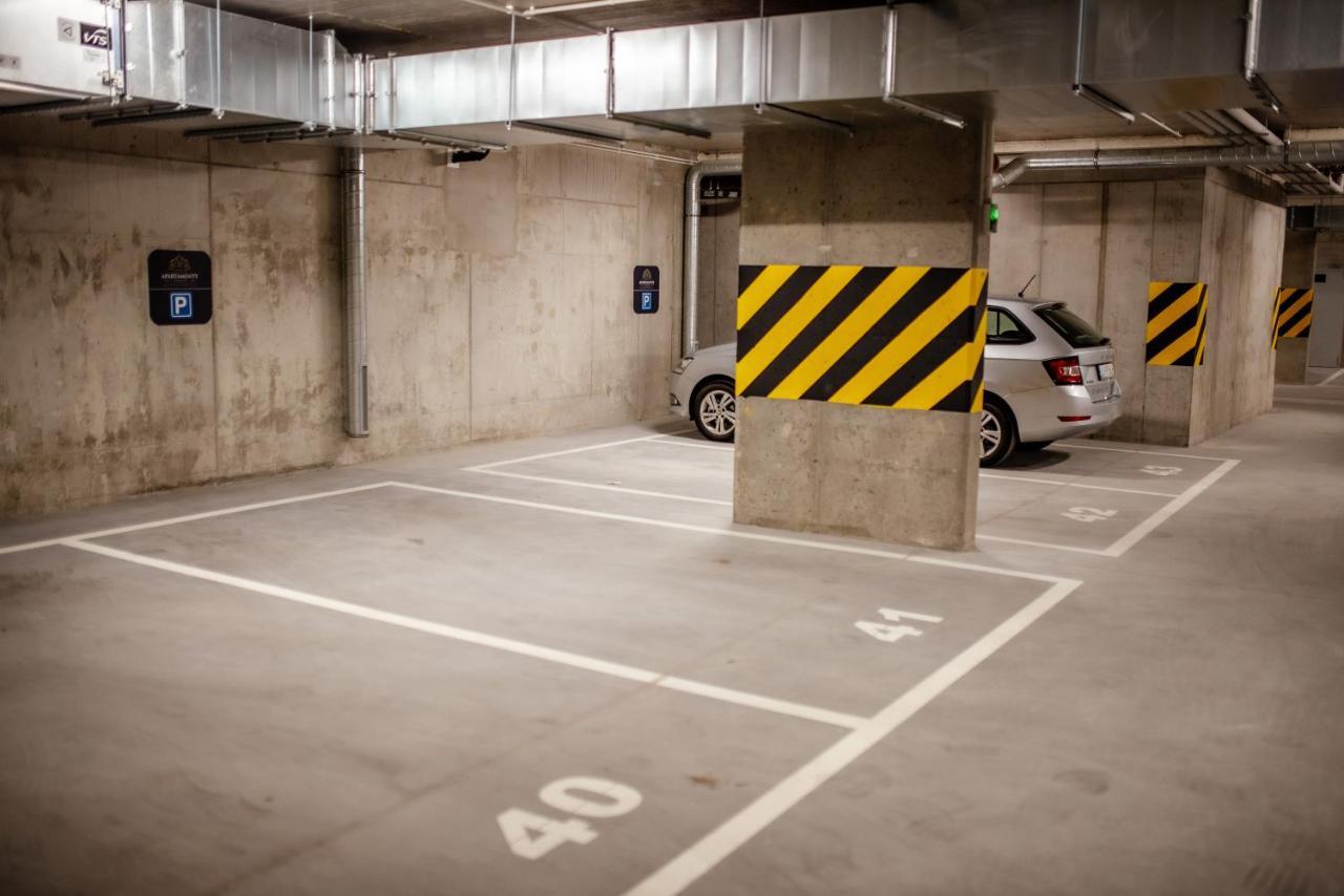 Stare Zamosc, Prywatny Parking, Winda